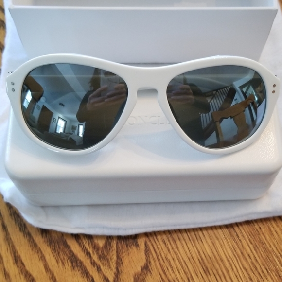 Moncler, never used Lunettes Sunglasses - Picture 2 of 7